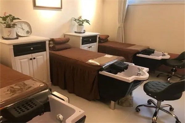 东方本草头疗养生馆